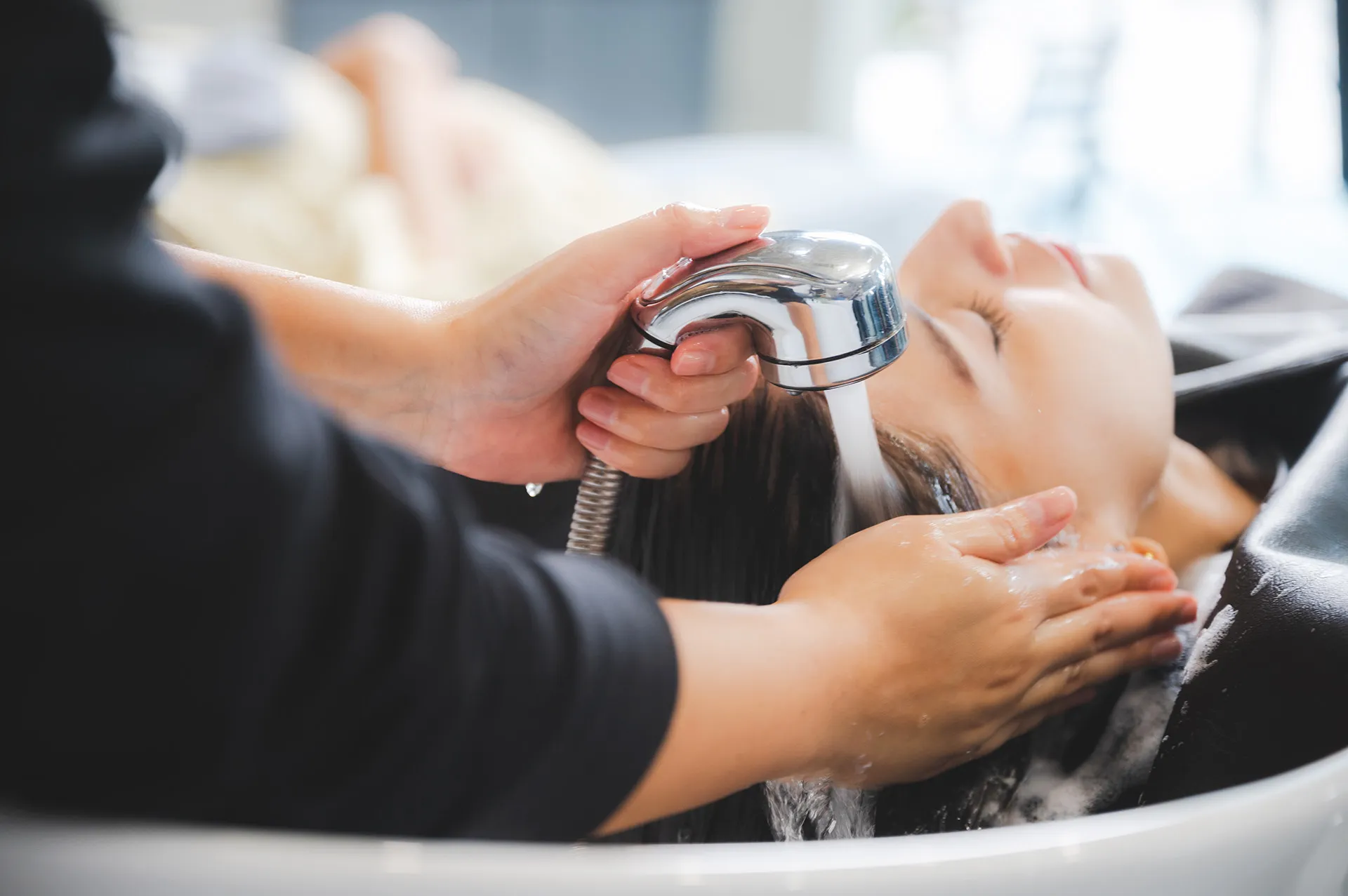 プロが教える！自宅でできる簡単ヘアケア術